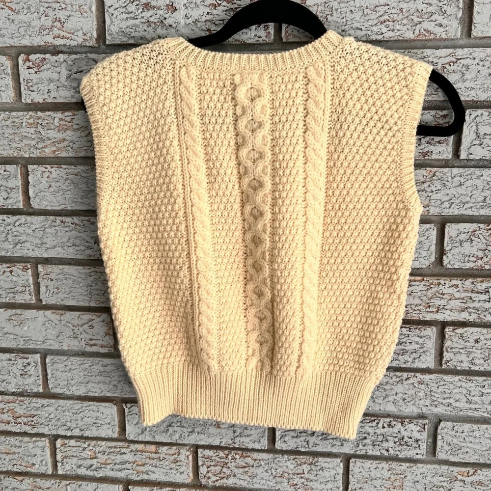 Carraig Donn Irish Wool Sweater Vest Cream Aran Cable Knit Sleeveless Top S/M‎